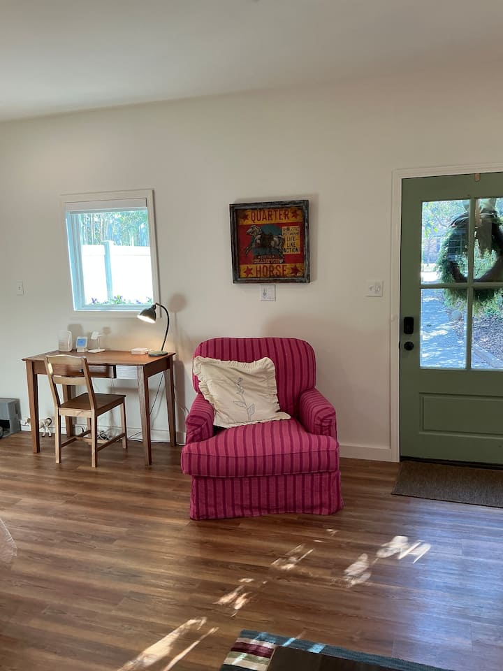 Adorable Spacious Studio Cottage “Carriage House” - Aiken, SC