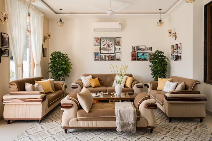 Living room image 6