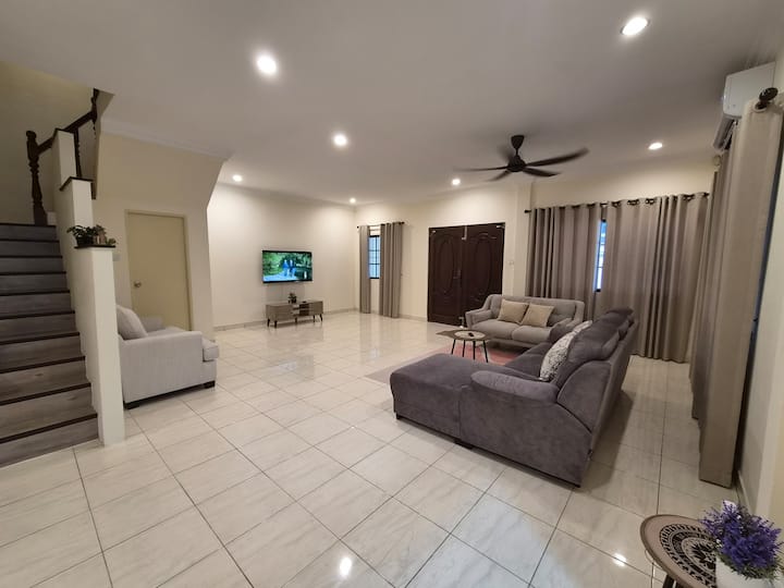 Bliss H/s-corner Hse - Full Ac, Netflix, Hot Water - Miri