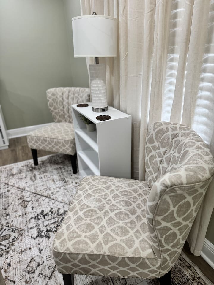Sleek Stay/spacious Home+ Private Suite - Griffin, GA
