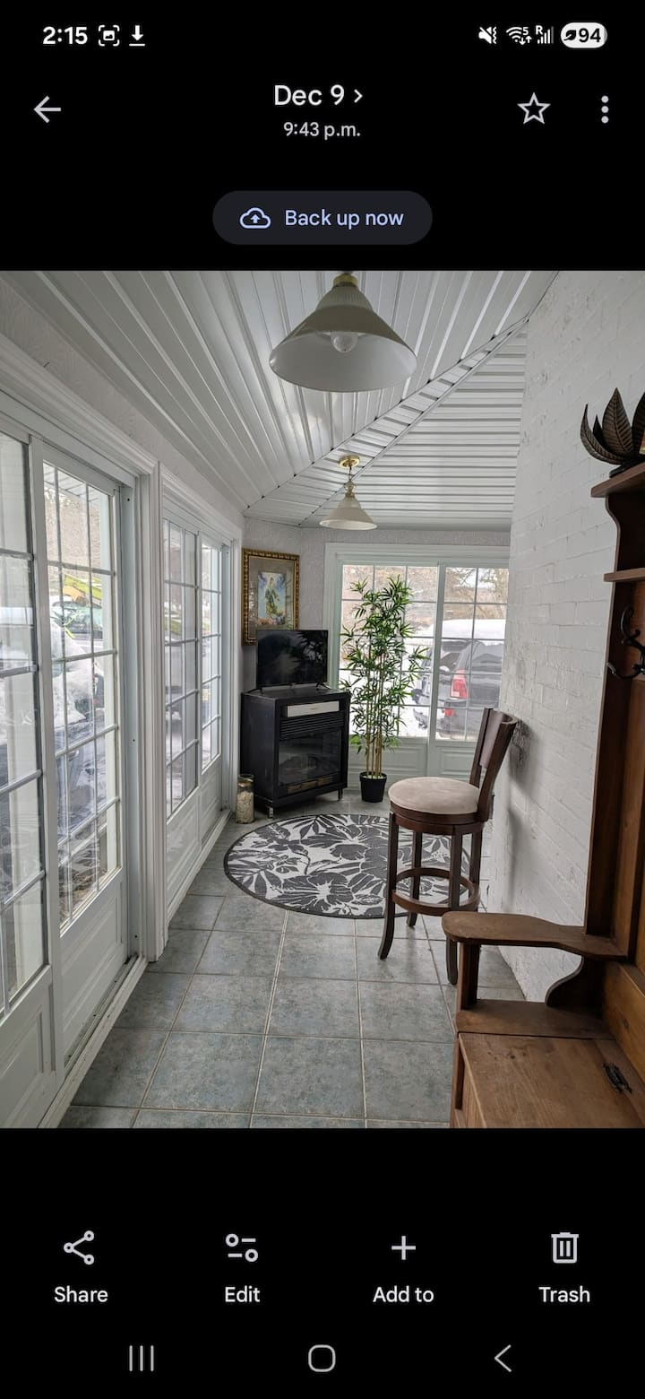 Beautiful Private Corner Lot With Huge Front Yard - 웃브리지