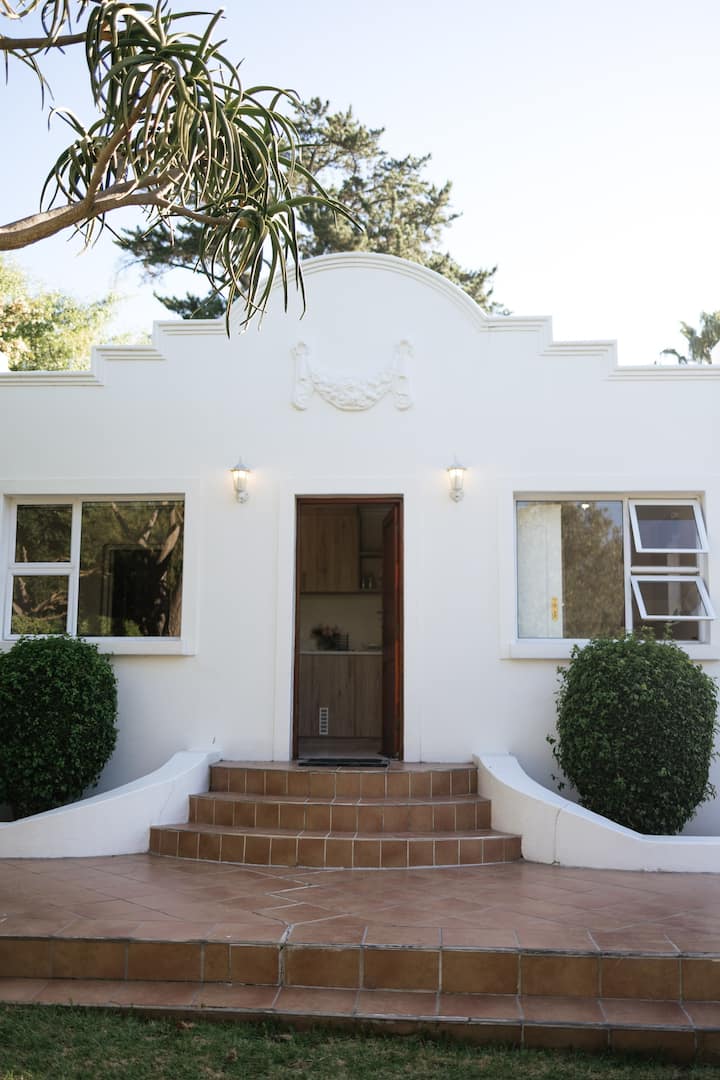 Charming Winelands Retreat - Somerset West