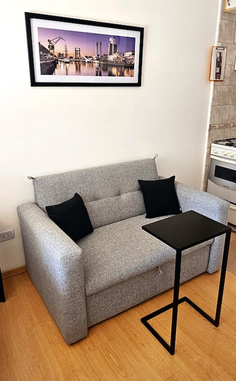 Anuncio de Airbnb popular: Bright studio in Palermo: Relax, Work & Amenities en Almagro