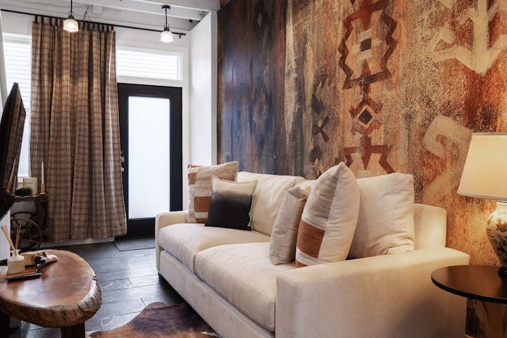 Romantic Designer Loft | Walk To Butler St! - Pittsburgh, PA
