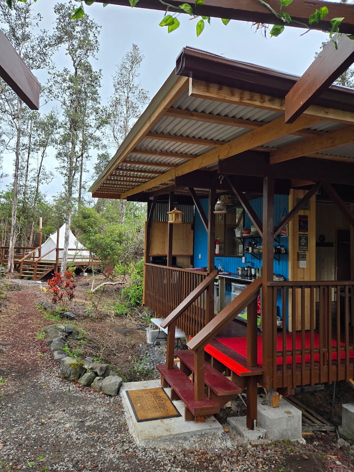Jungle Glamp
The Whole Space Sleeps 11+ - Hawaii