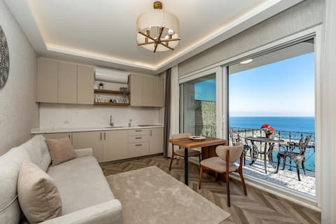 Top performing Airbnb: “Sea/Harbor View Coastal Stay • 20 Min to IST” in Arnavutköy