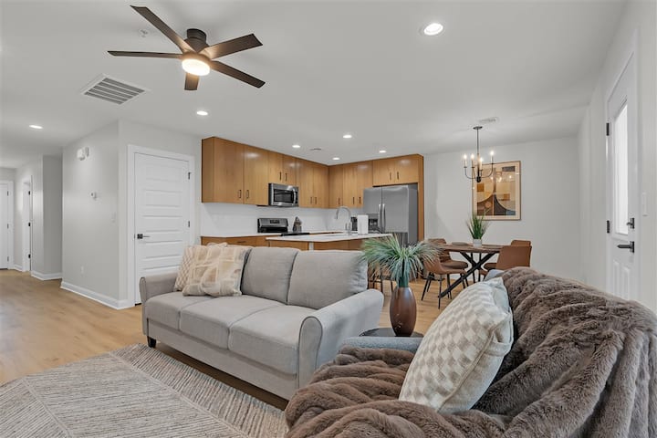 Brand New Modern Townhome Right By Downtown Tulsa! - Tulsa, OK