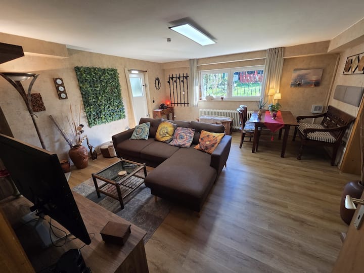 Liebevoll Gestaltete Souterrain-wohnung Im Grünen - Bergheim, Deutschland