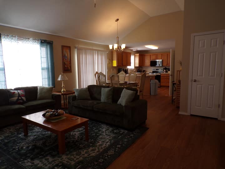 Fresh New Remodel! Sleeps 6 In Great Neighborhood - Springfield, MO