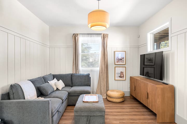 Luxury Downtown Moncton, Sleeps 14 - Moncton