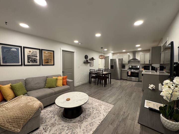 Cozy Apartment - Anchorage, AK