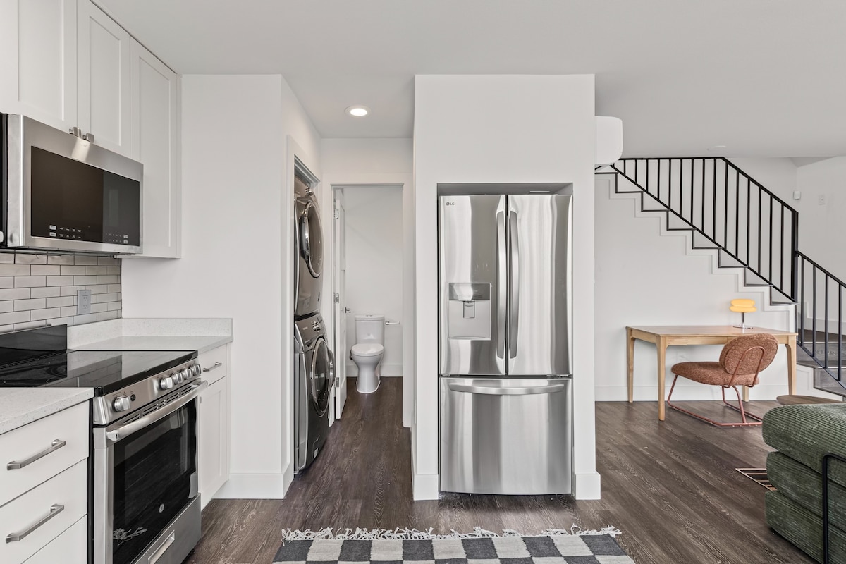 Walkable w Skyline View! Clean and Comfy