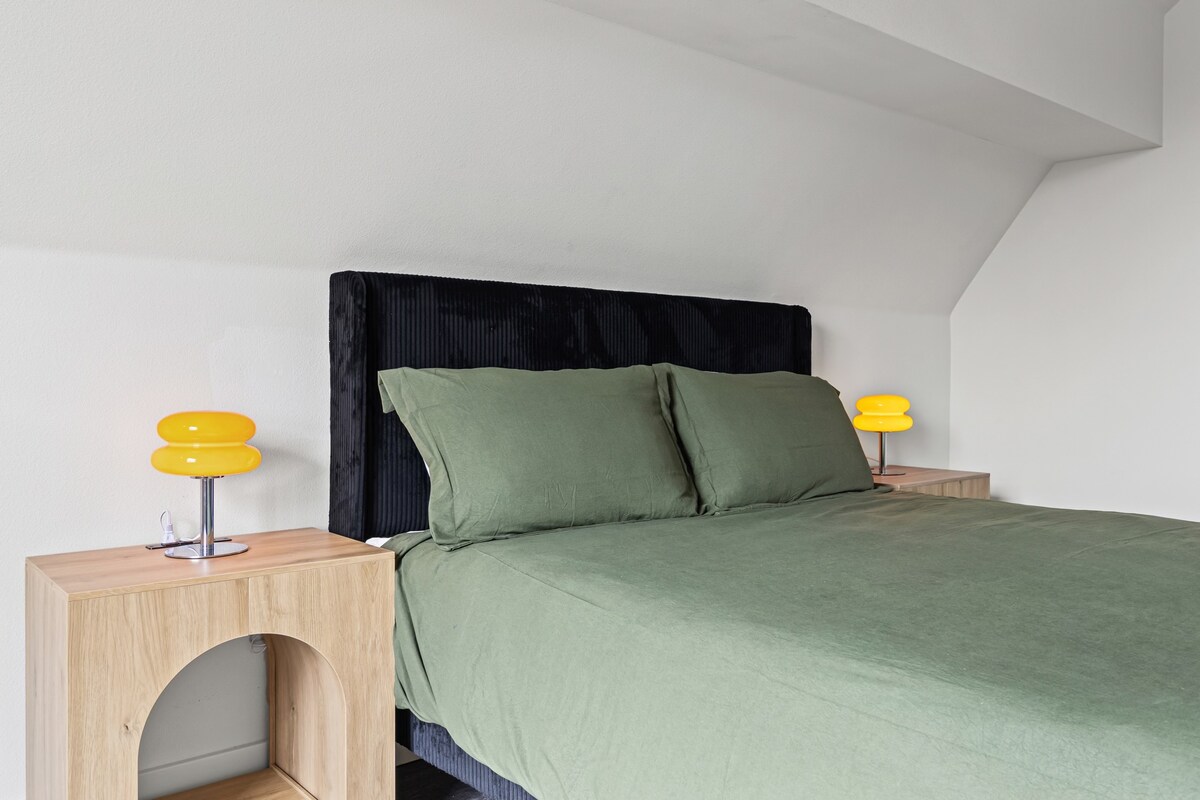Walkable w Skyline View! Clean and Comfy