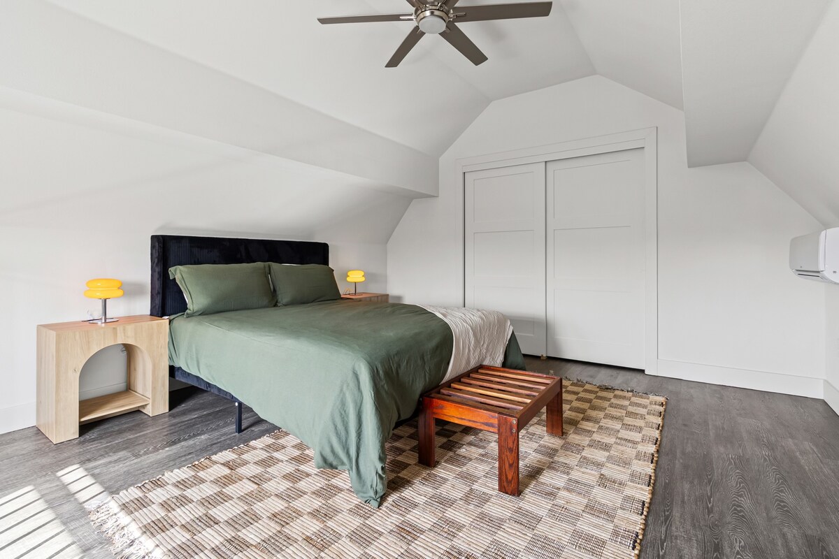Walkable w Skyline View! Clean and Comfy