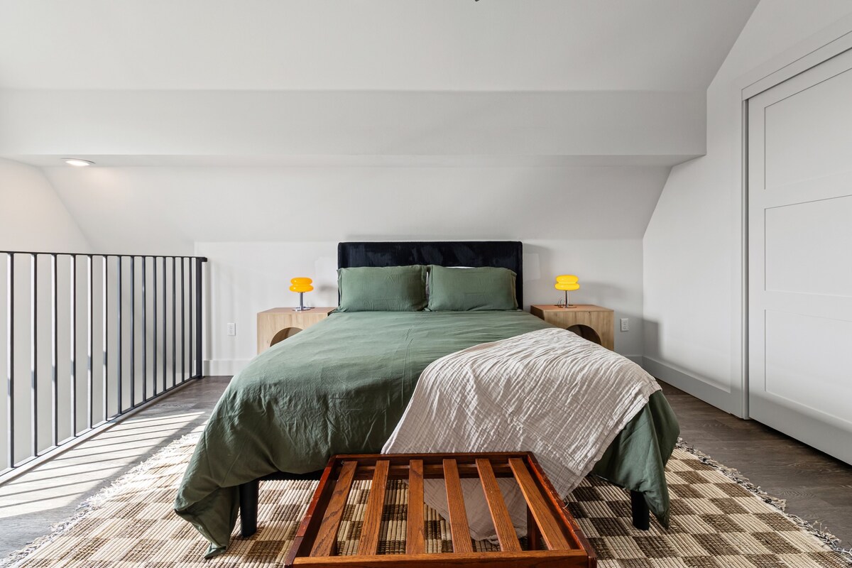 Walkable w Skyline View! Clean and Comfy