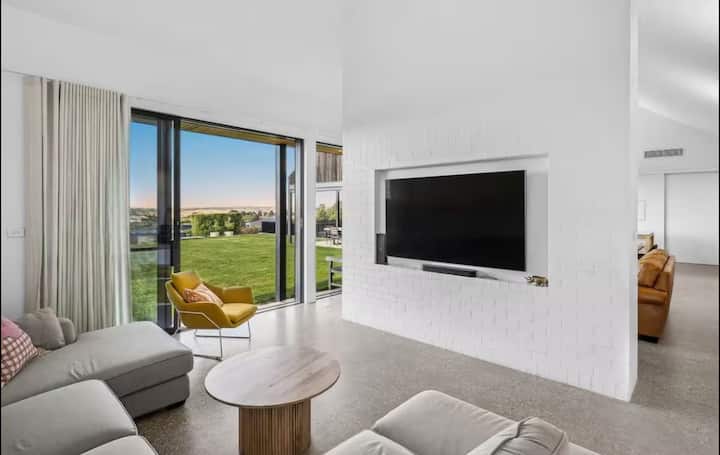 Sunset Ridge Retreat. Stunning Views, Pool & Sauna - Orange