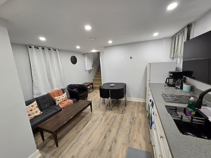 Comfortable 2 Bedrooms Basement Apartment - Toronto