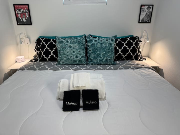 Sinatra Suite-romantic, Steps To Beach/wedding - Galveston, TX