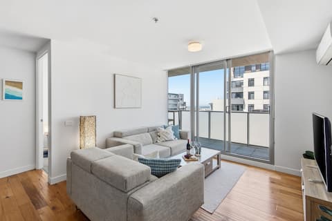 Popular Airbnb listing: Coastal Views & CBD Access | Walk to Beach in Port Melbourne