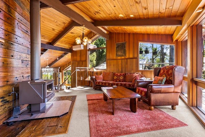 Vivian’s Cottage With Cozy Fireplace - Dandenong Ranges