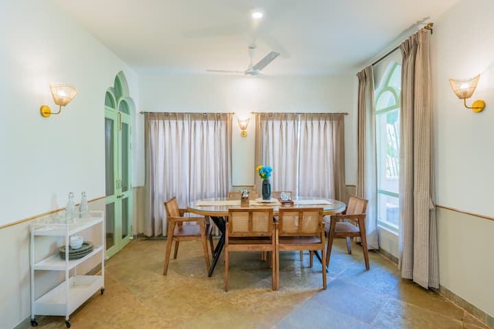 Dining area image 1