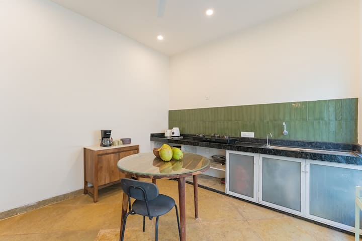 Full kitchen image 2