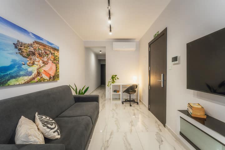 Only Suites6– Modern 2-bedroom With Common Jacuzzi - Malta