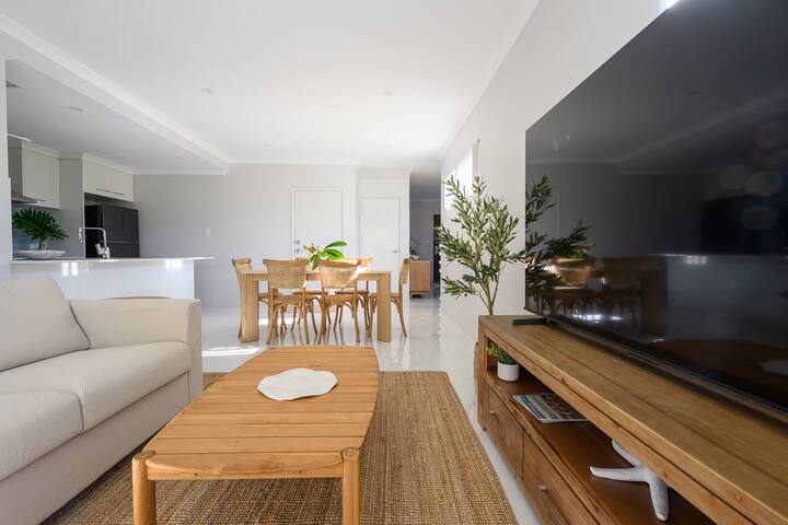 Family Oasis By The River In Riverton - Perth, Australia