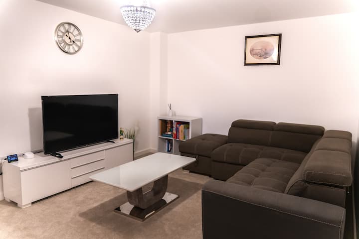 Curtiss House. A Luxury 4-bedroom Home In Nuneaton - Hinckley