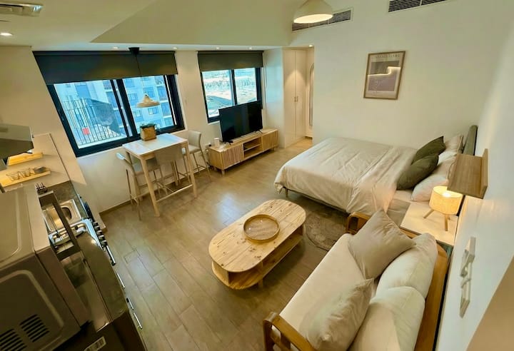 Warm Minimalist Studio | Walk To Metro | Pool, Gym - Dubai
