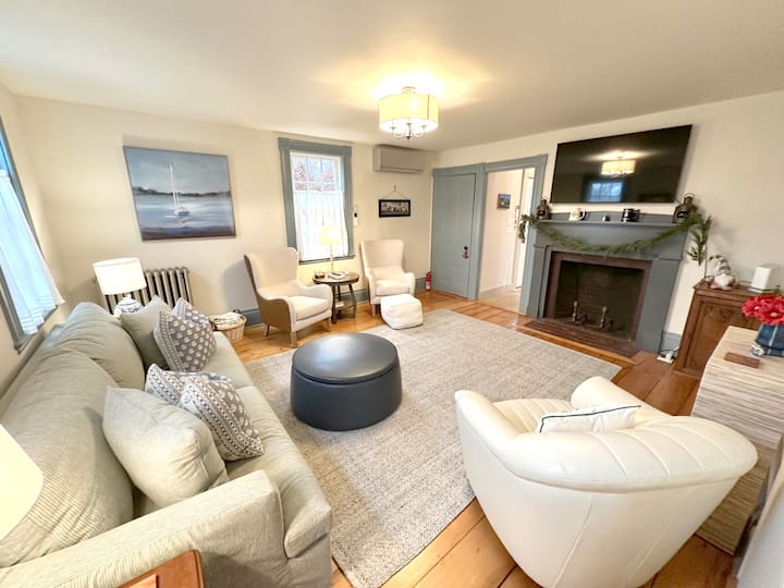Traditional Cape Home With Old-world Charm - Manchester-by-the-Sea, MA