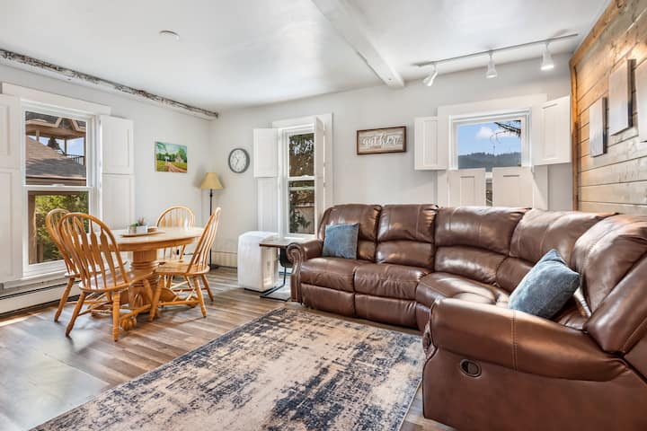 Historic Downtown Stay & Cozy Outdoor Fire Pit - Pagosa Springs, CO
