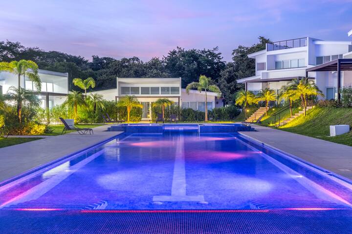 Luxury Walk-to-Beach 3BR Oasis | Playa Avellanas