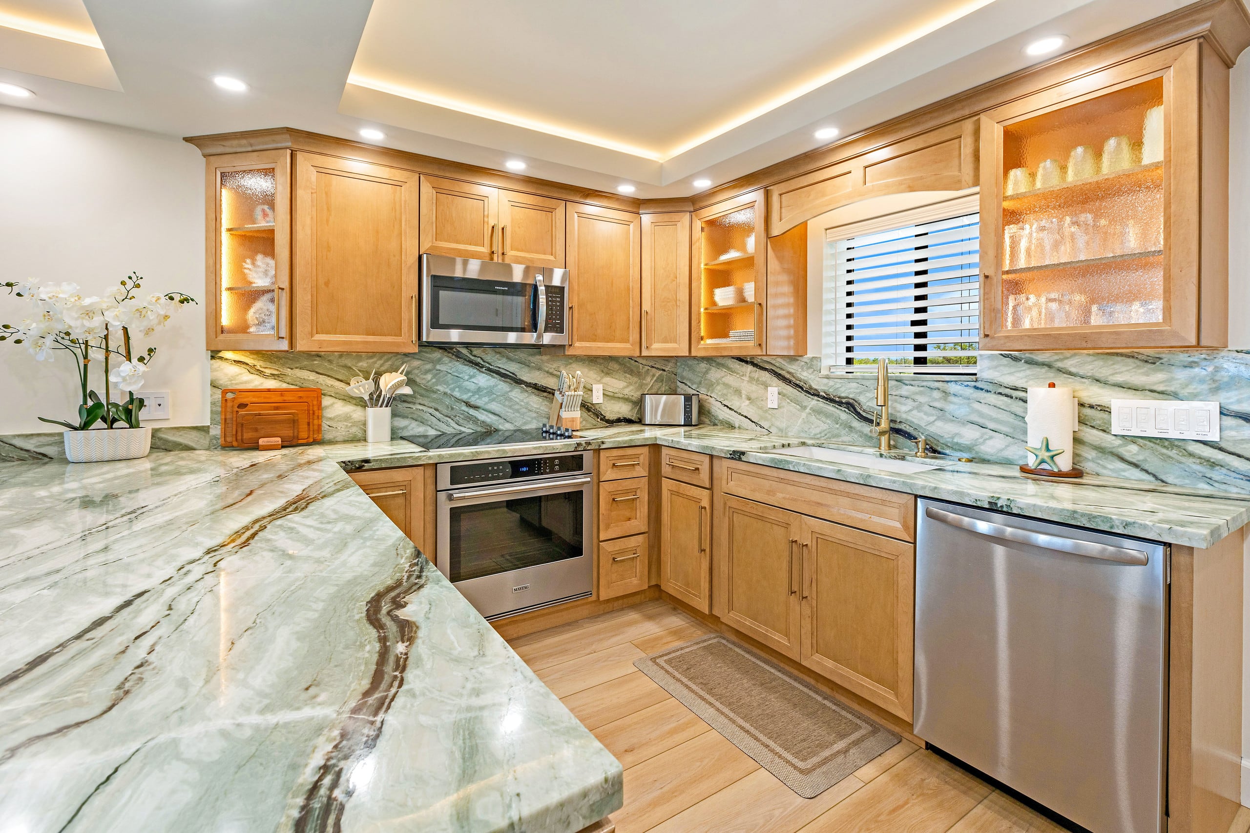 Unapologetic Oceanfront Luxury with 1,000-SF Lanai - Image 14