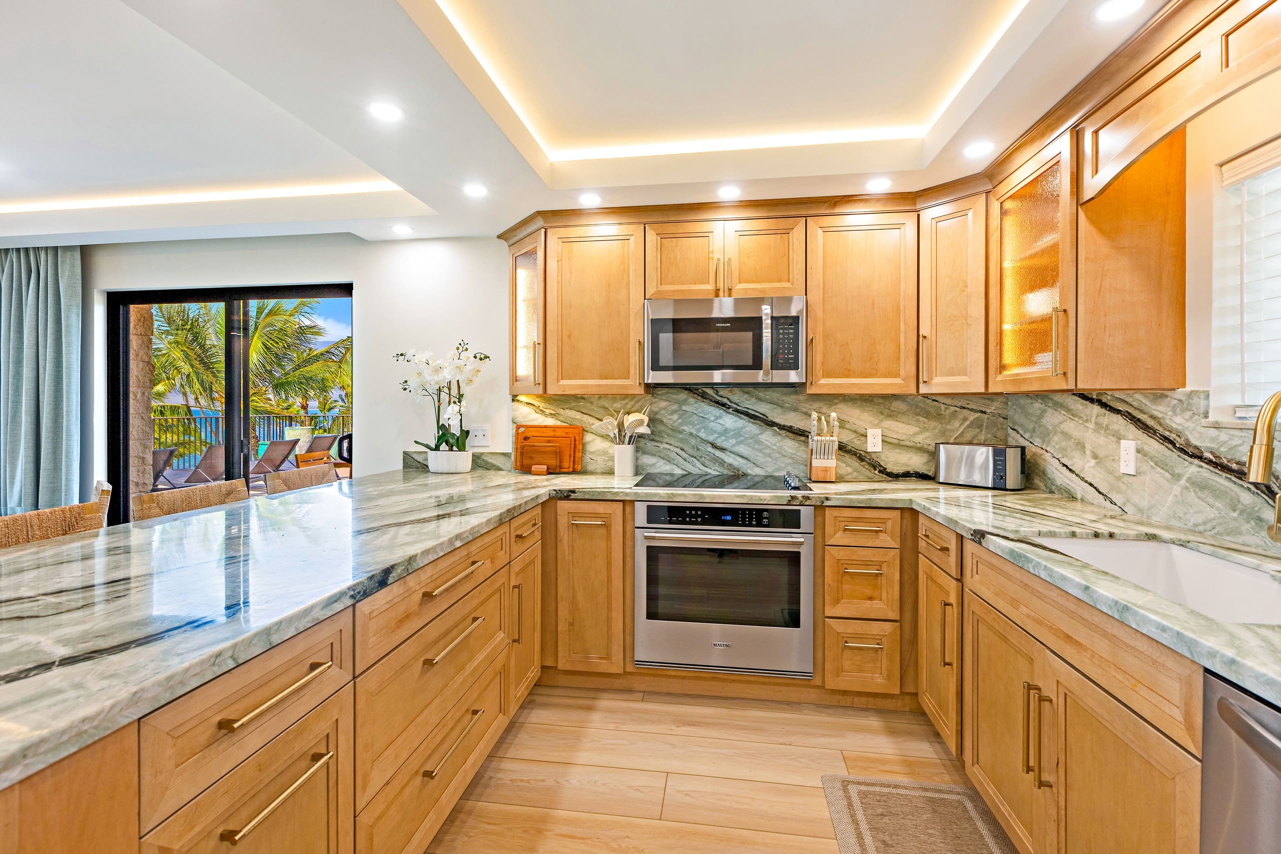 Unapologetic Oceanfront Luxury with 1,000-SF Lanai - Image 13