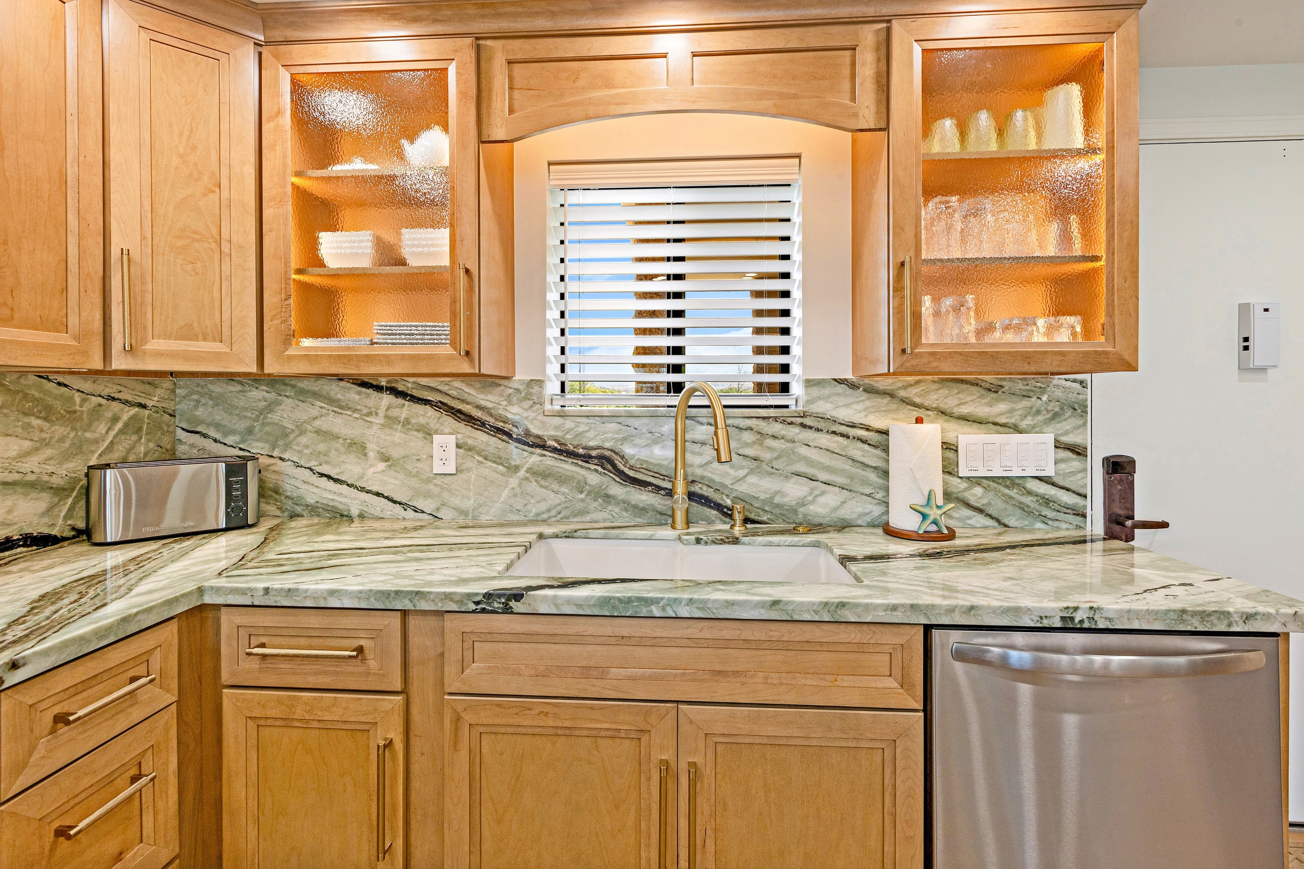 Unapologetic Oceanfront Luxury with 1,000-SF Lanai - Image 12