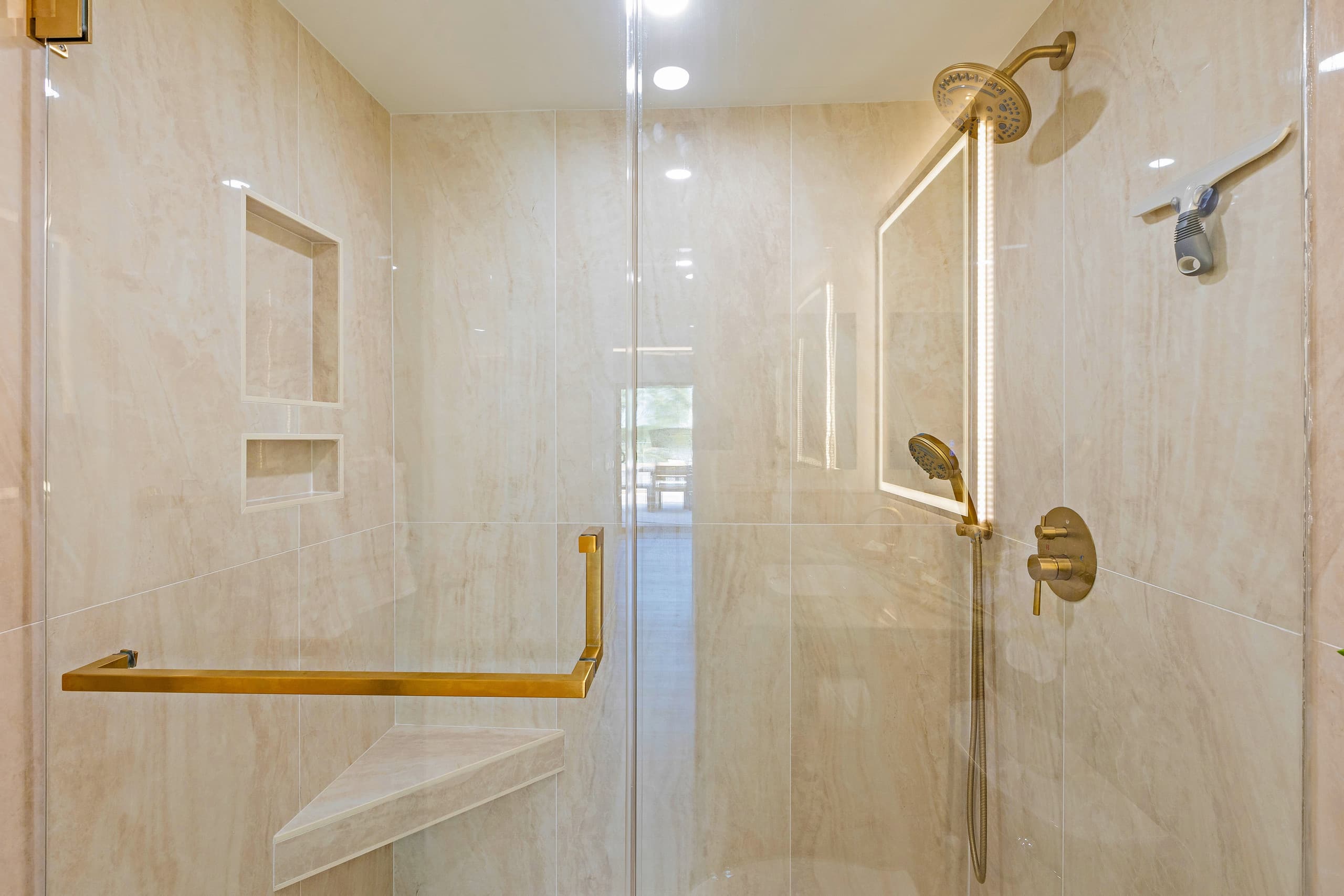 Unapologetic Oceanfront Luxury with 1,000-SF Lanai - Image 30