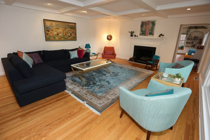 Large Family House - 14 Mins From Wc Matches! - Paterson, NJ