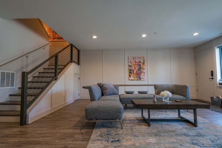 Stadium Suites · Full Bed · Ann Arbor U-m - Ann Arbor, MI