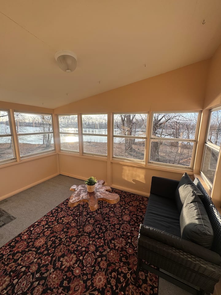 Quincy Bay Waterfront Cabin - Quincy, IL