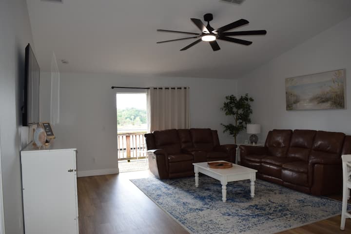 Bright 3br Downtown Clermont | Parking + Deck - Clermont, FL