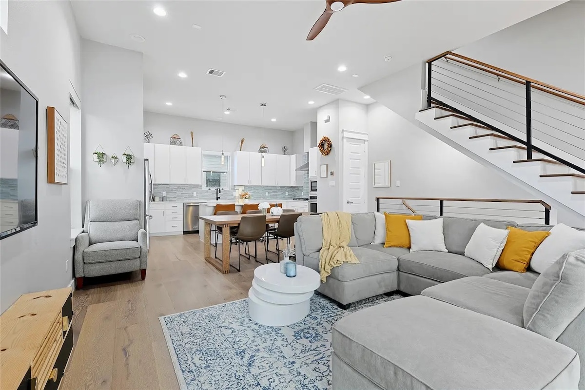 Popular Airbnb listing: King Bed•Walk to NRG•Rooftop Patio•Med Center in Astrodome Area