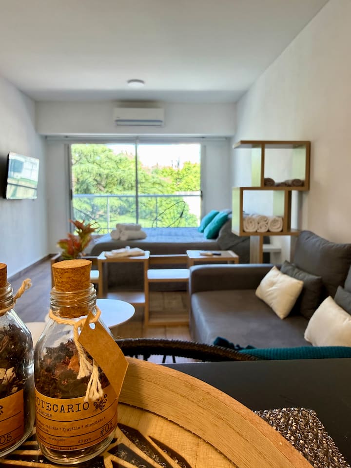 Monoambiente con balcón en Recoleta