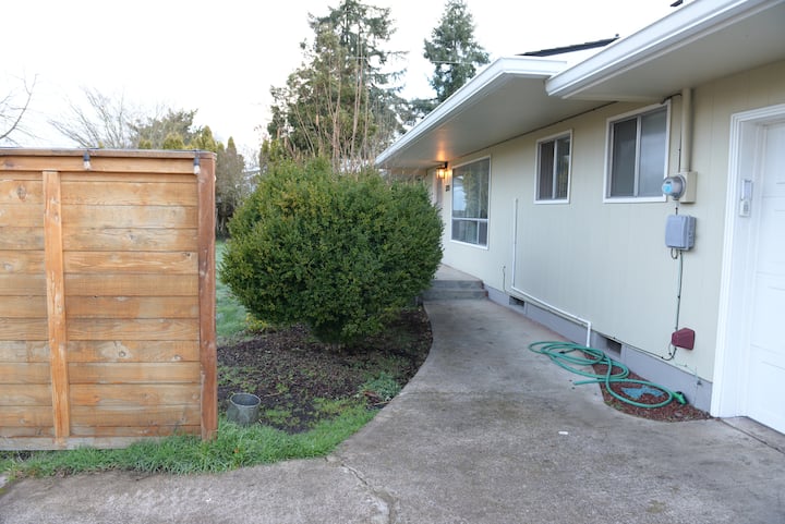 Cozy 3 Bedroom Retreat In South Eugene - 유진