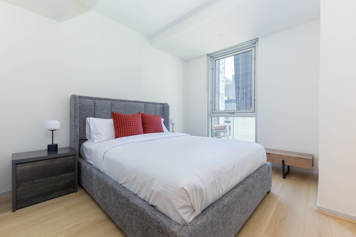 休闲度假屋，配备舒适的标准双人床，配备清爽的床单、自然光线和整洁的氛围，让您安然入睡。