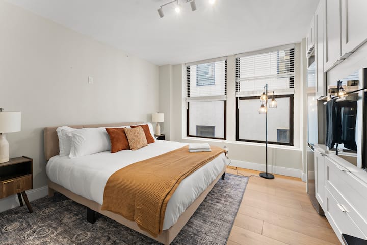 801c New Studio Downtown King Bed Huge Shower By T - Boston, MA