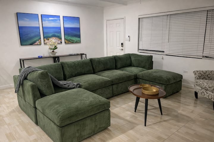 Newly Renovated Bright And Airy 2 Br 2 Ba | 3 Beds - Nassau