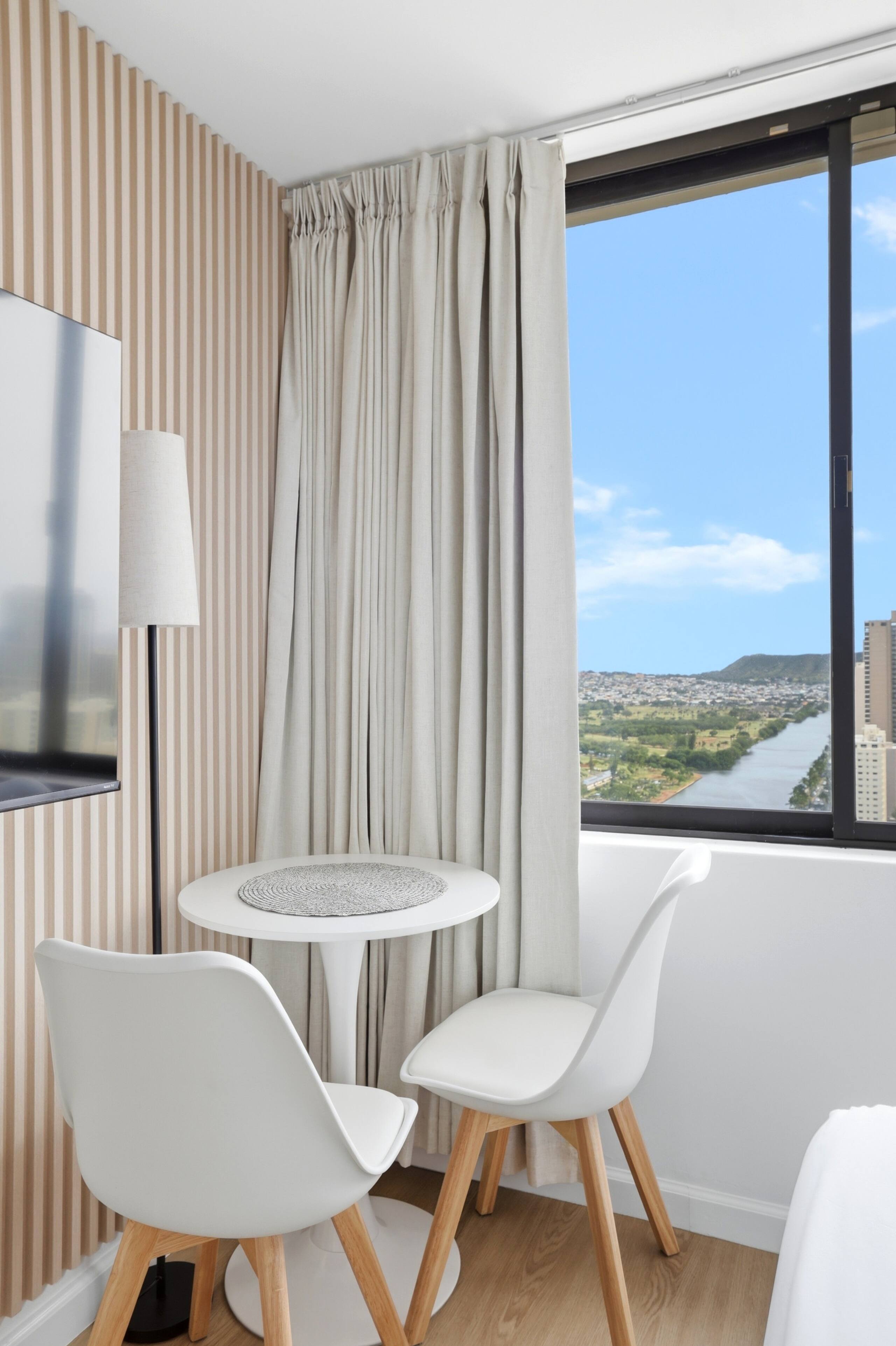 [New] Ocean View 2 bedroom 2 bath in Waikiki - Photo 15
