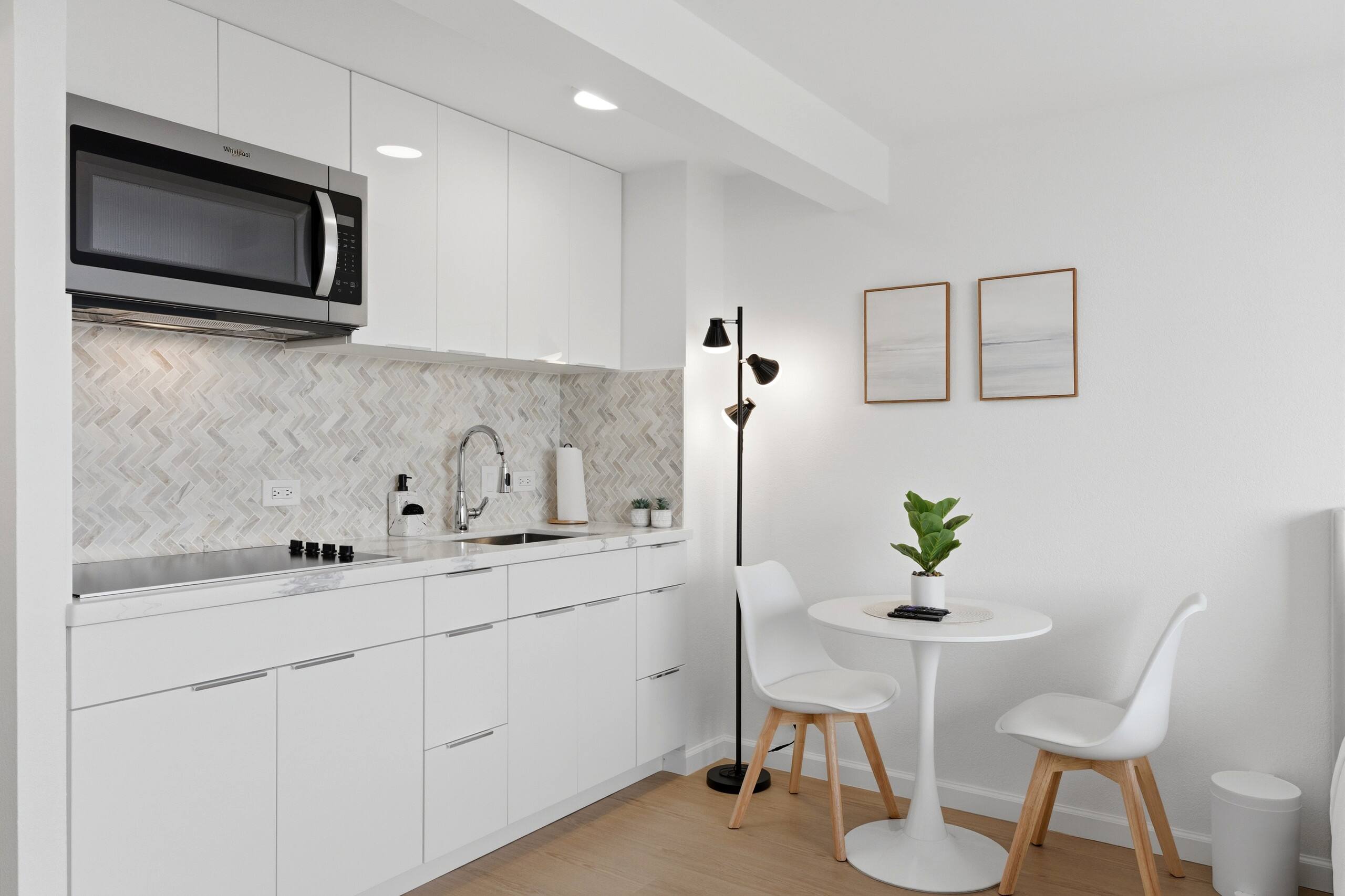 [New] Ocean View 2 bedroom 2 bath in Waikiki - Photo 8