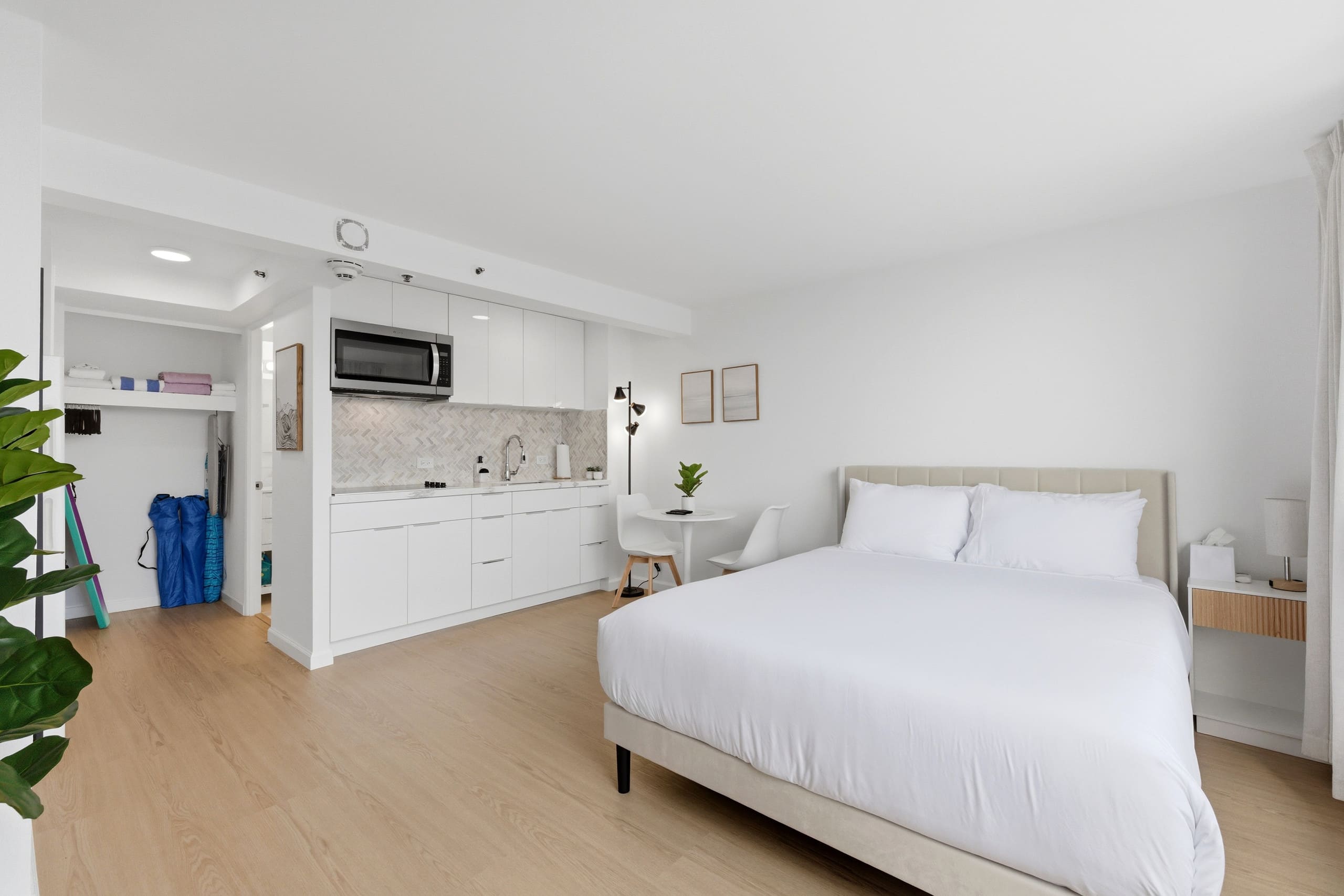 [New] Ocean View 2 bedroom 2 bath in Waikiki - Photo 1
